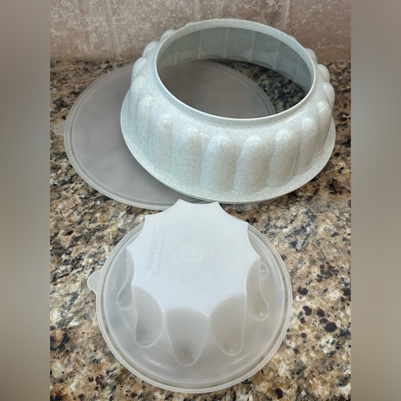 TUPPERWARE Jel-A-Ring gray Mold - Picture 4 of 5